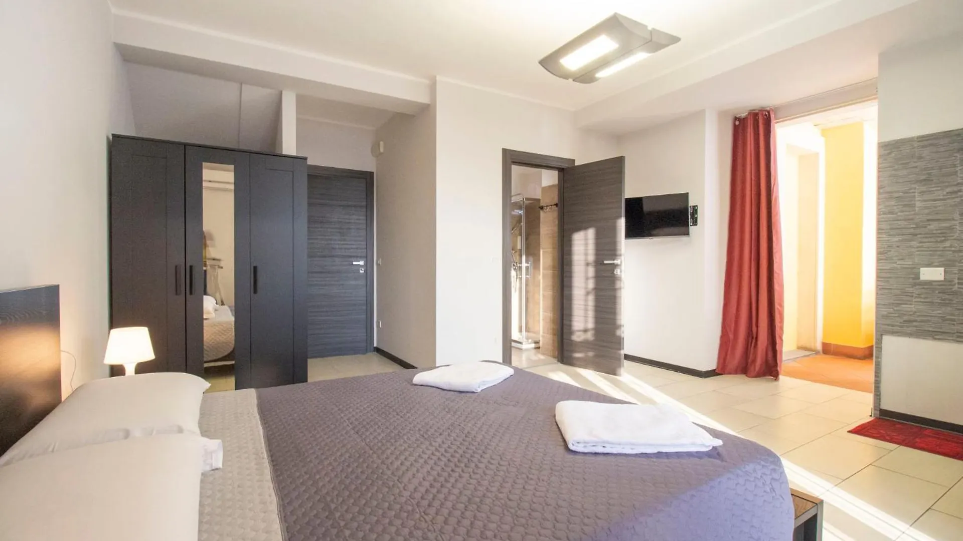 Royal Playa Suite And Apartament -Private Parking- Self Chek Out CTA 0*,  Itálie