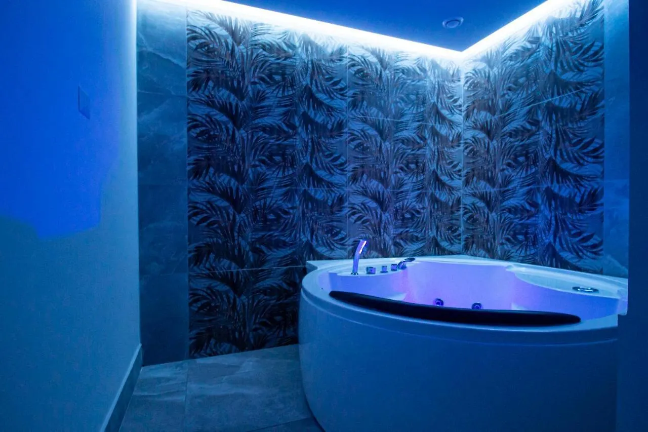 Royal Playa Suite And Apartament -Private Parking- Self Chek Out CTA 0*,  Italien