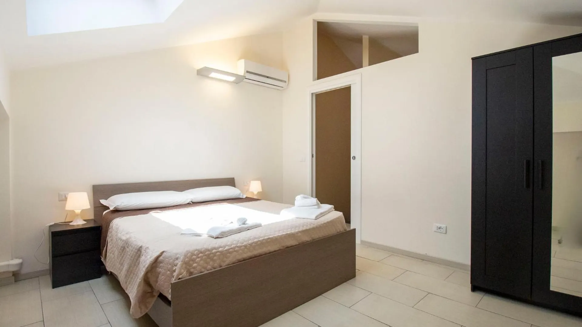 Royal Playa Suite And Apartament -Private Parking- Self Chek Out CTA Aparthotel